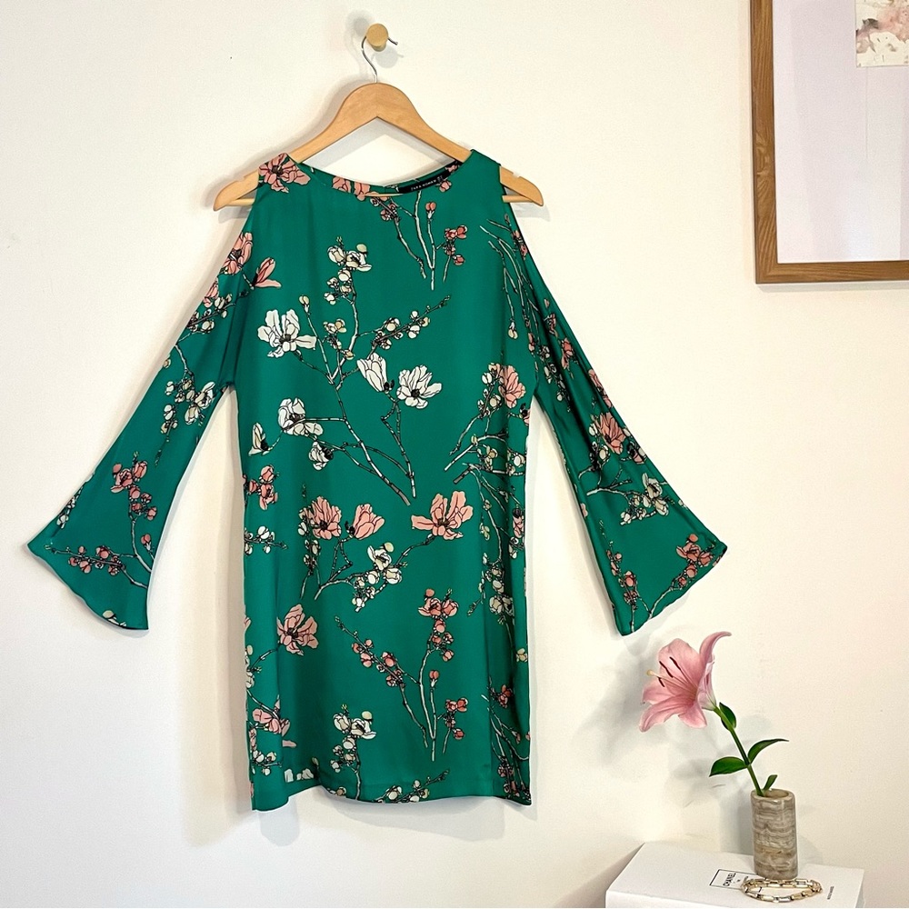 Peek-a-Boo Shoulder Bell Sleeve Rich Green Print Dress